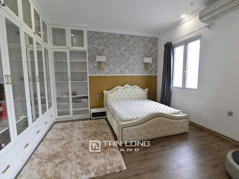 4 bedrooms Villa in Tay Ho, Vietnam No. 815