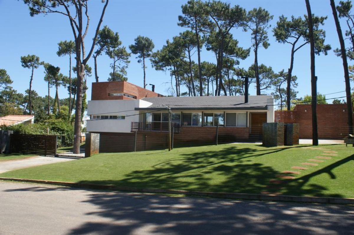 4 bedrooms House in Maldonado, Uruguay No. 1699