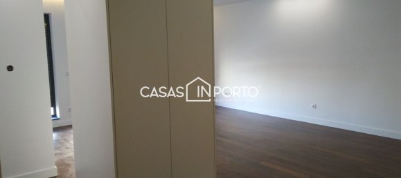 4 bedrooms Apartment in Porto, Portugal No. 78910 2
