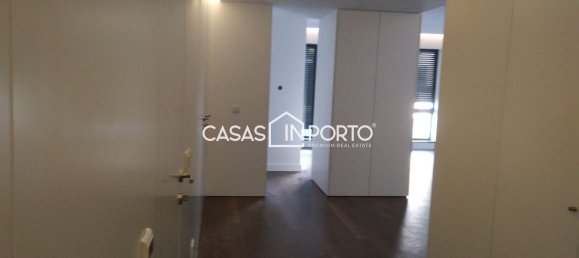 4 bedrooms Apartment in Porto, Portugal No. 78910 3