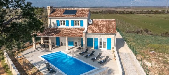 4 bedrooms Villa in Zadar, Croatia No. 142 3