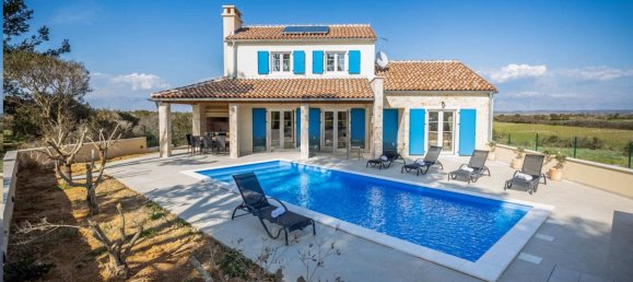 4 bedrooms Villa in Zadar, Croatia No. 142 2