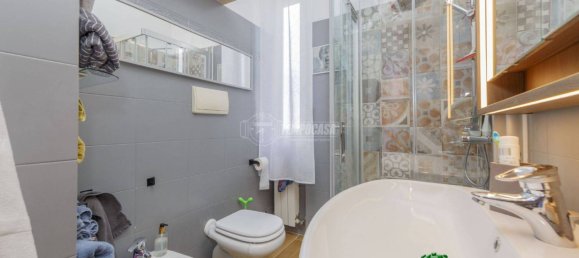Apartamento de 3 dormitorios en Piacenza, Italy No. 20599 11