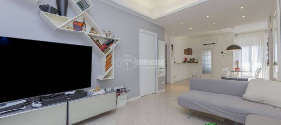 Apartamento de 3 dormitorios en Piacenza, Italy No. 20599 5