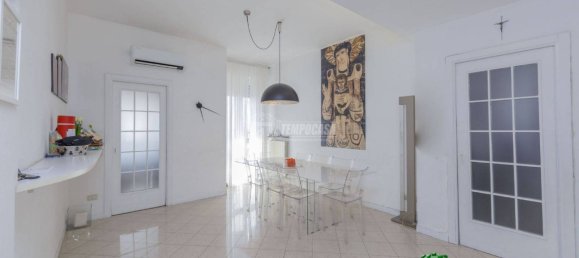 Apartamento de 3 dormitorios en Piacenza, Italy No. 20599 3