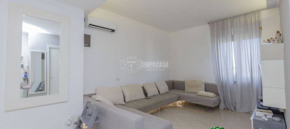 Apartamento de 3 dormitorios en Piacenza, Italy No. 20599 4