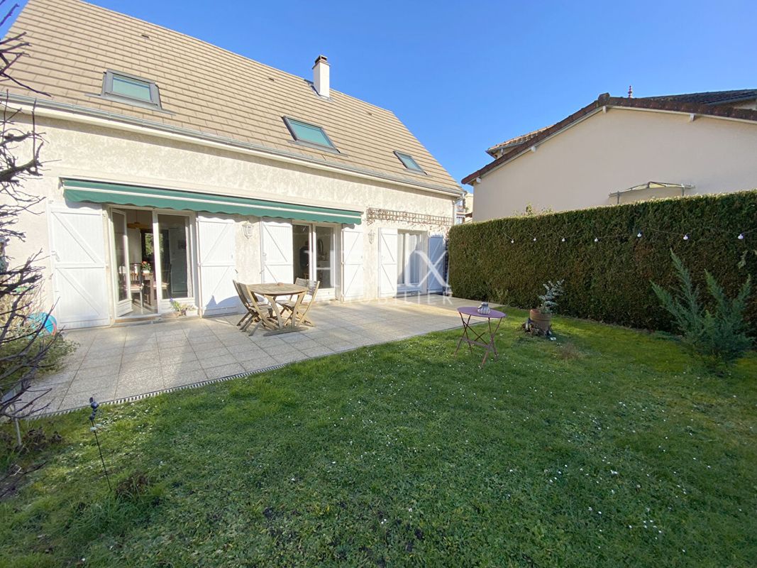 Casa T4 em Le Mesnil-le-Roi, France N.º 136828