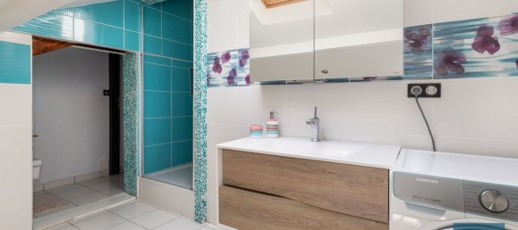 6 bedrooms House in Bourgoin-Jallieu, France No. 190253 4