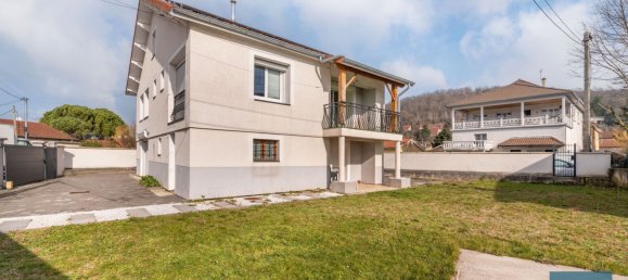 6 bedrooms House in Bourgoin-Jallieu, France No. 190253 6