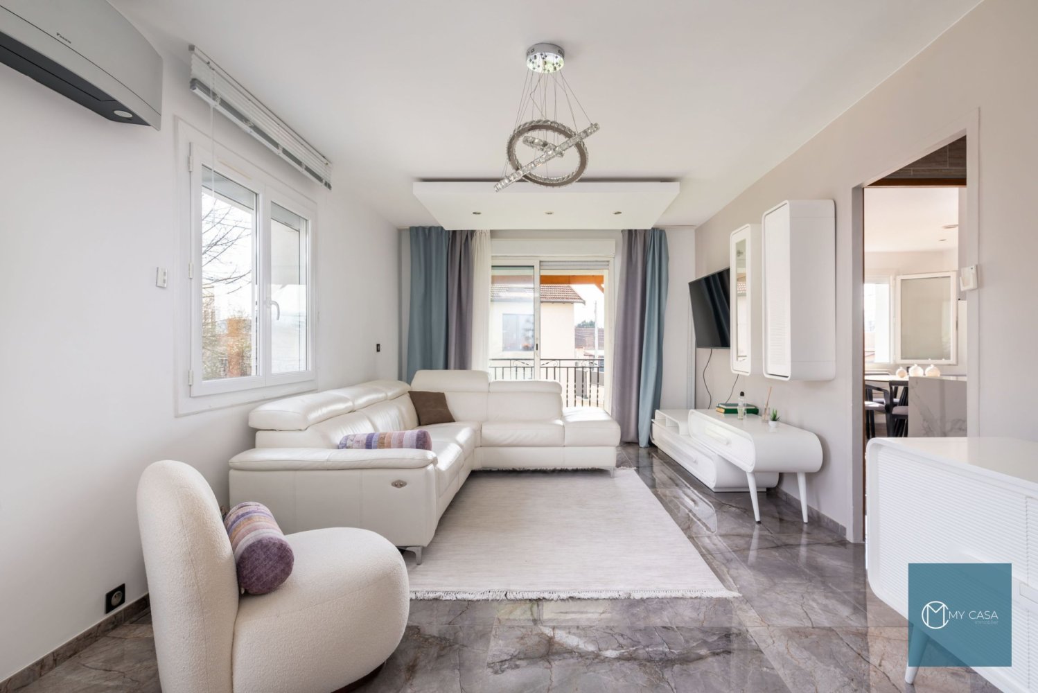 6 bedrooms House in Bourgoin-Jallieu, France No. 190253