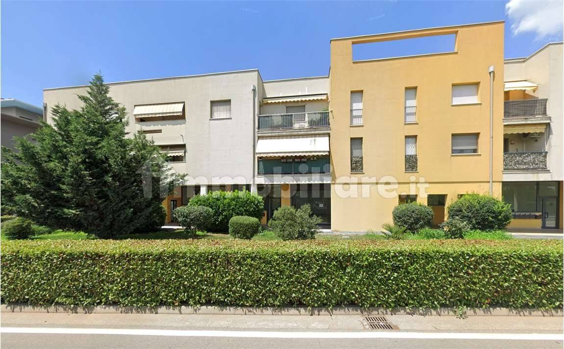 5 rooms Commercial property in Brescia, Italy No. 282090