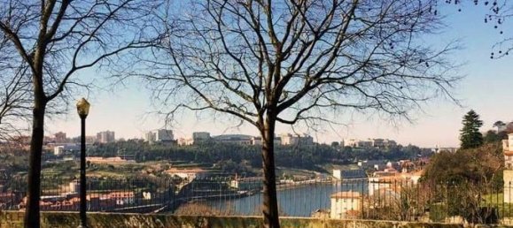 Здание с 9 спальнями в Порту, Португалия № 142076 9