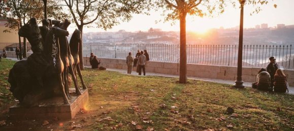 Здание с 9 спальнями в Порту, Португалия № 142076 7