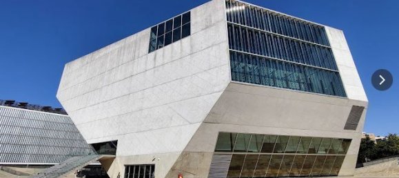 Здание с 9 спальнями в Порту, Португалия № 142076 13