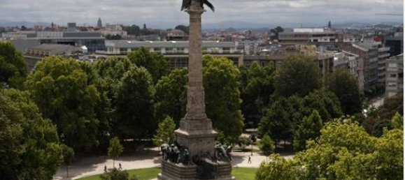 Здание с 9 спальнями в Порту, Португалия № 142076 16