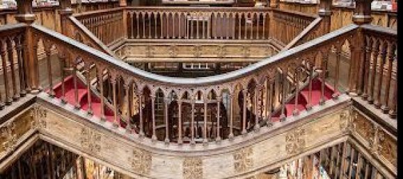 Здание с 9 спальнями в Порту, Португалия № 142076 12