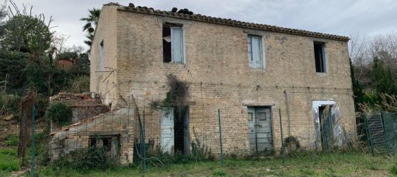  قطعة أرض في Silvi, Italy 9805متر مربع رقم 74456 9