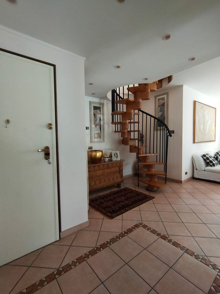 Dúplex de 5 habitaciónes en Camporosso, Italy No. 190697