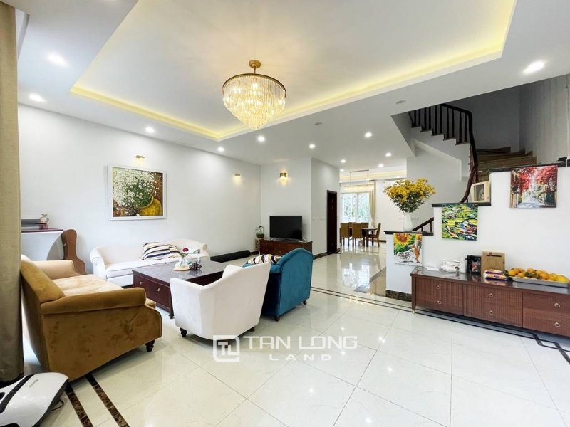 Вилла с 4 спальнями в Лонгбьен, Вьетнам № 682