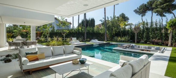 6 bedrooms Villa in Marbella, Spain No. 106236 4