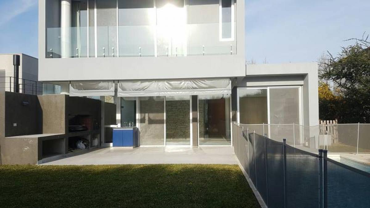 4 bedrooms House in Tigre, Argentina No. 57605