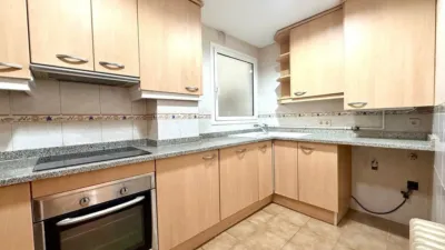 Apartamento de 3 dormitorios en Figueres, Spain No. 281134