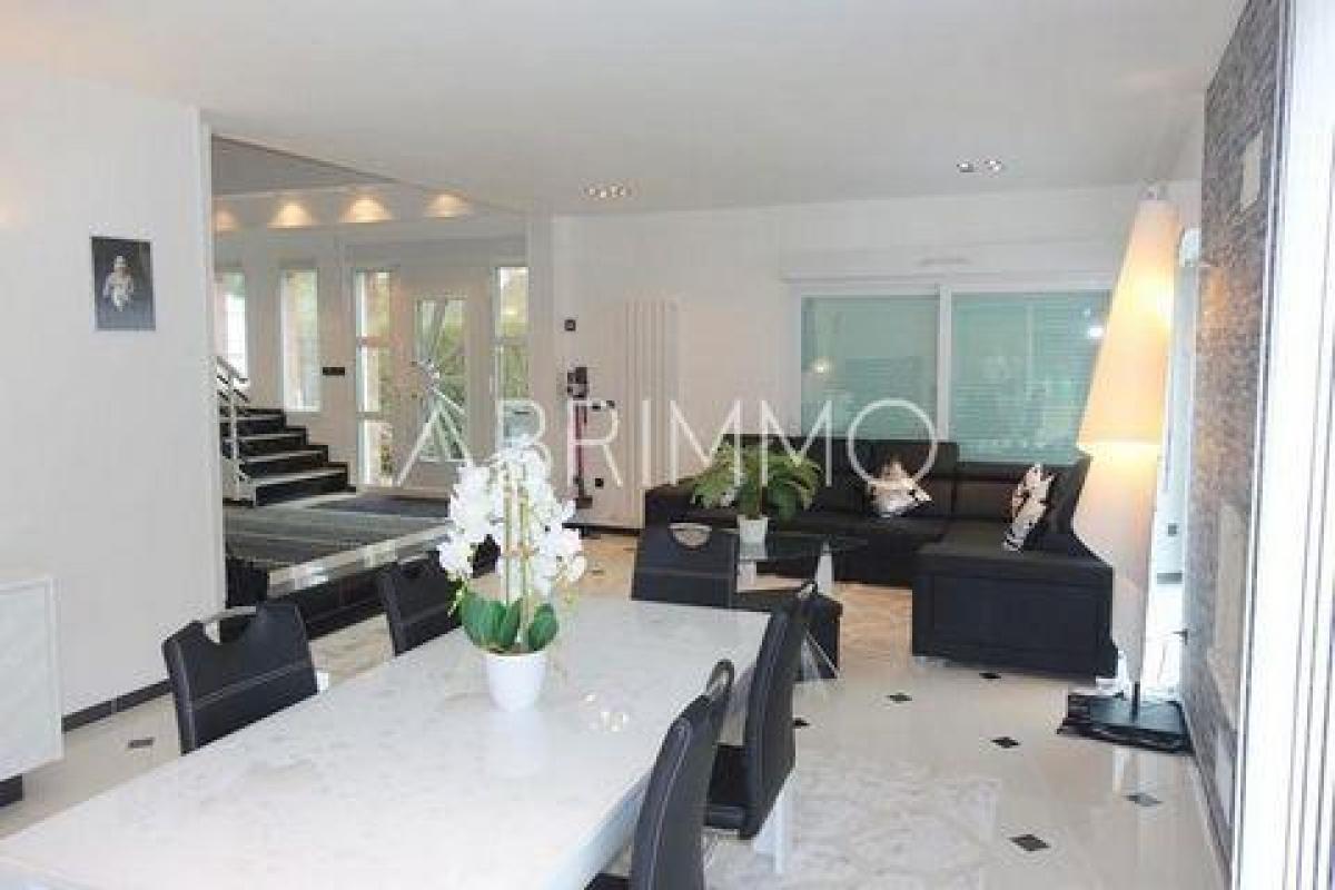 4 bedrooms House in Templemars, France No. 28132