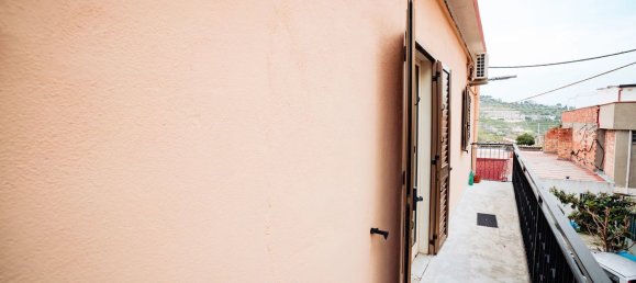 3غرفة شقة في Reggio Calabria, Italy رقم 39245 17