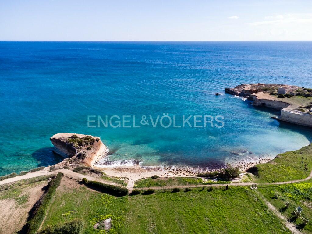 13000m² Land in Avola, Italy No. 126686