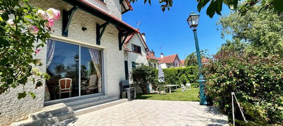 6 bedrooms House in Poissy, France No. 183839 2