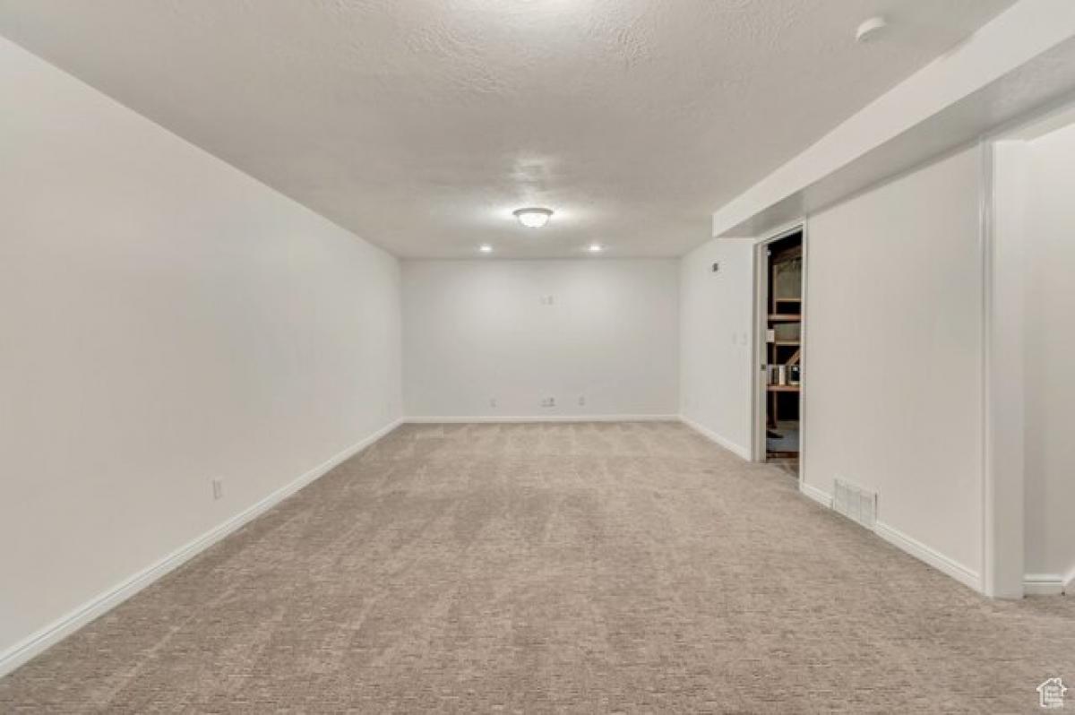 5 bedrooms House in Midvale, USA No. 373739