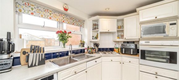 2 bedrooms Apartment in London, United Kingdom No. 12944 2