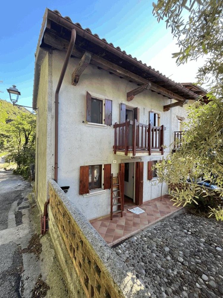 3 bedrooms House in Tarzo, Italy No. 372679