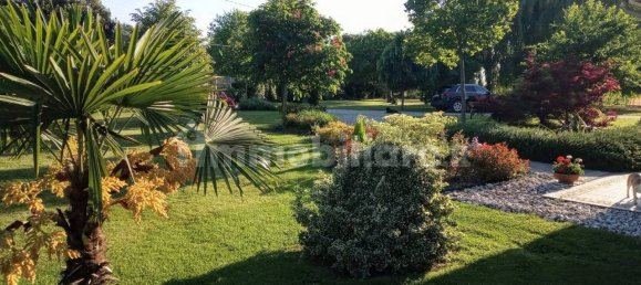 4 bedrooms Villa in Correzzola, Italy No. 375947 16