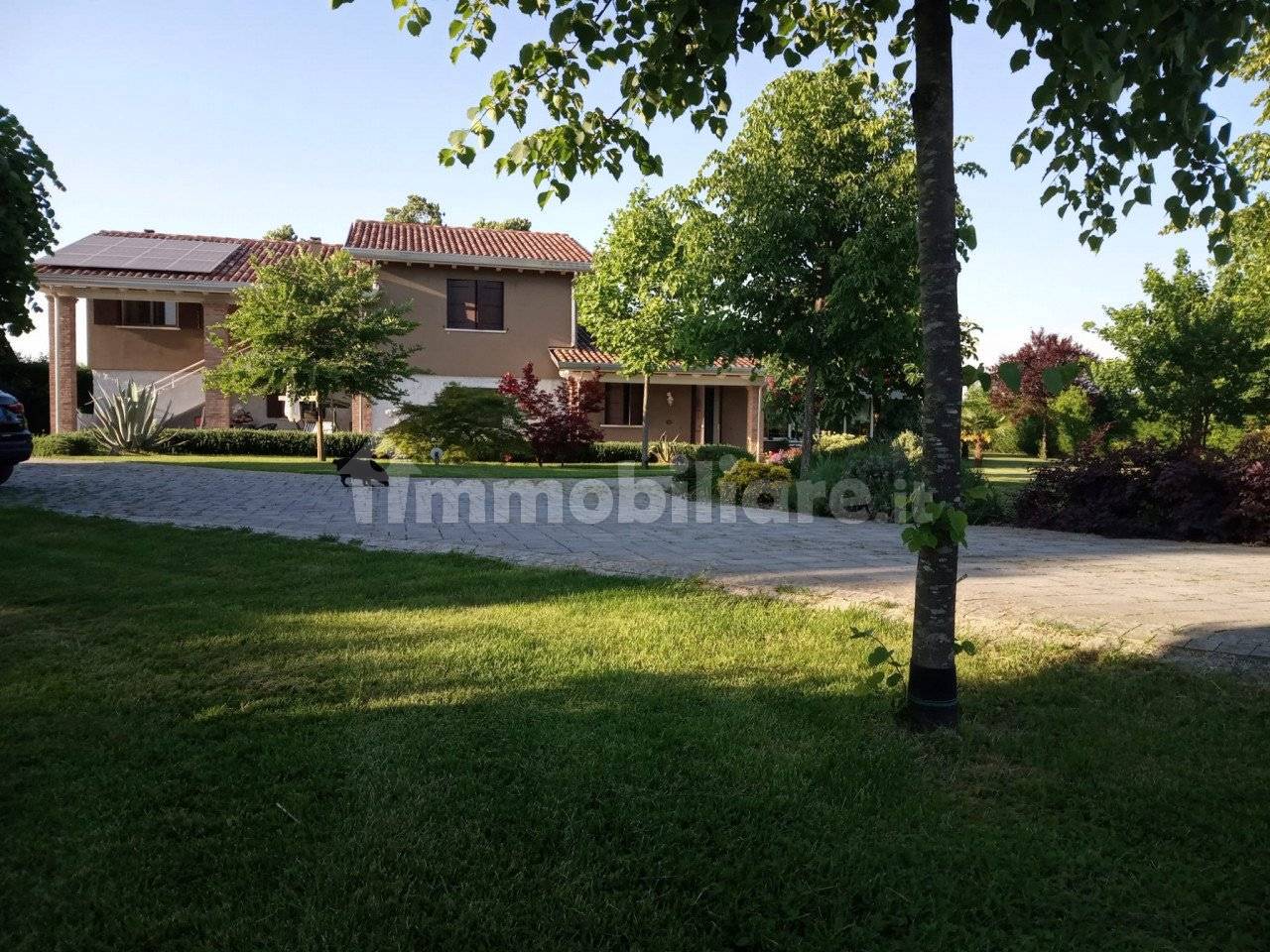 4 bedrooms Villa in Correzzola, Italy No. 375947