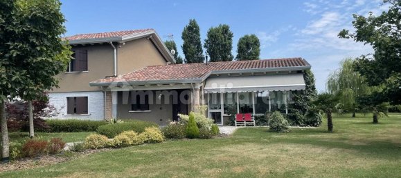 4 bedrooms Villa in Correzzola, Italy No. 375947 3