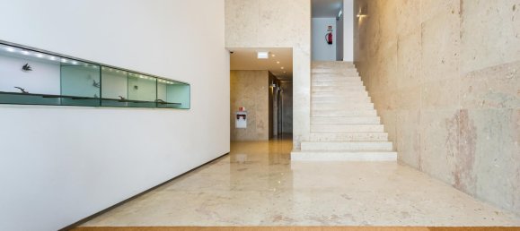 2 bedrooms Apartment in Lisbon, Portugal No. 132361 2