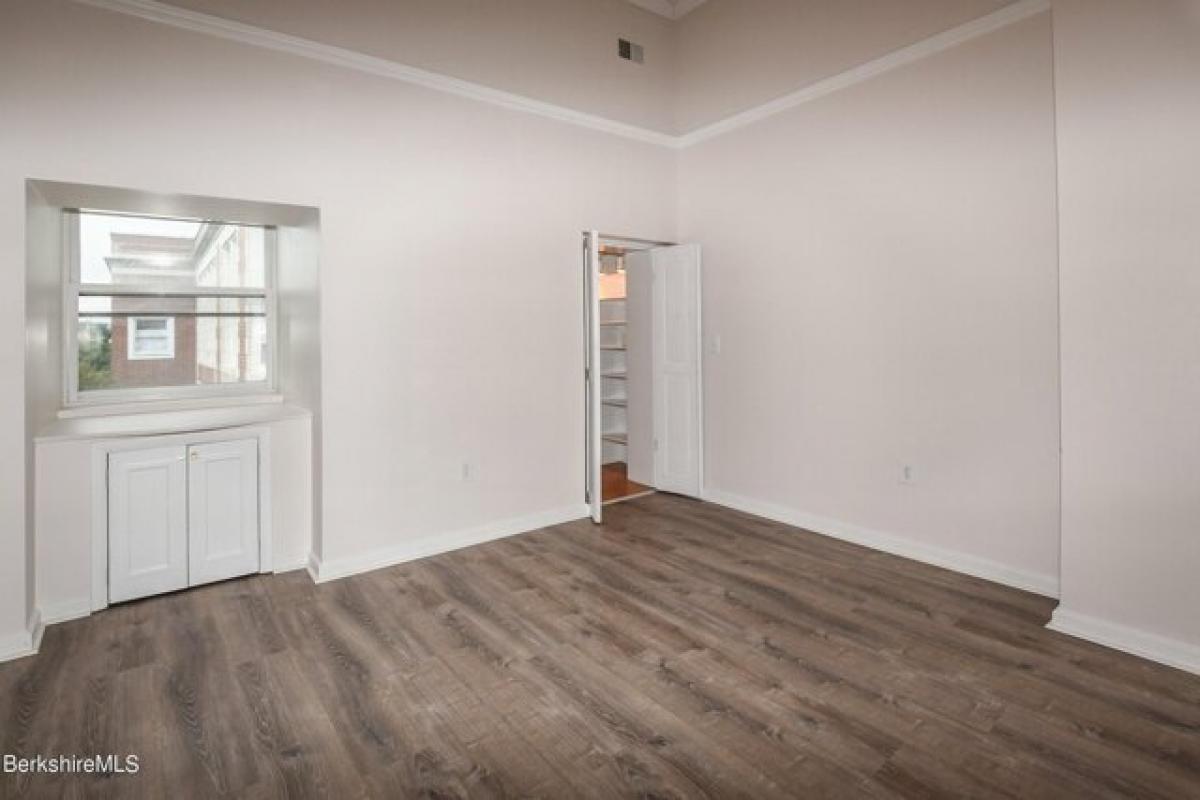 2 bedrooms House in Pittsfield, USA No. 436807