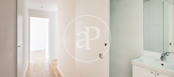 Apartamento de 4 dormitorios en Madrid, Spain No. 152588 22