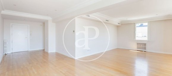 Apartamento de 4 dormitorios en Madrid, Spain No. 152588 37
