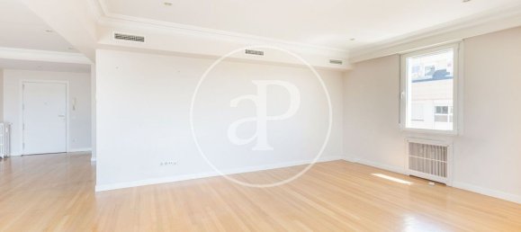 Apartamento de 4 dormitorios en Madrid, Spain No. 152588 40
