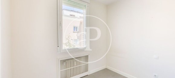 Apartamento de 4 dormitorios en Madrid, Spain No. 152588 21