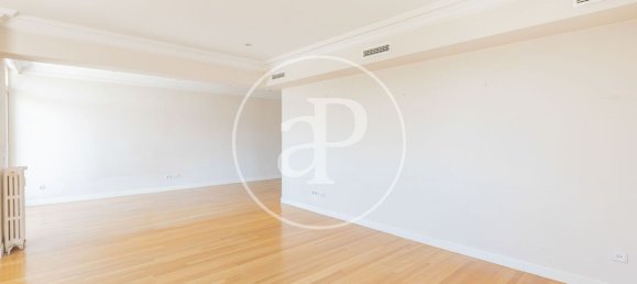 Apartamento de 4 dormitorios en Madrid, Spain No. 152588 42