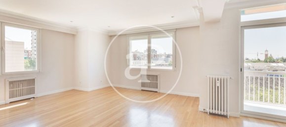 Apartamento de 4 dormitorios en Madrid, Spain No. 152588 38