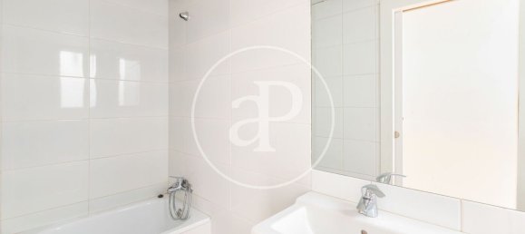 Apartamento de 4 dormitorios en Madrid, Spain No. 152588 19