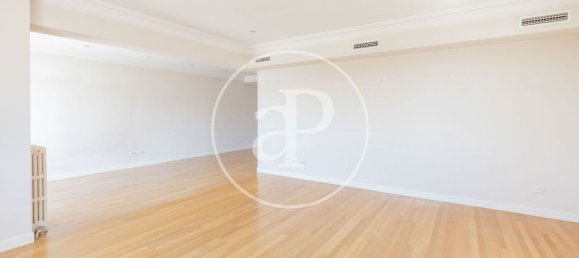 Apartamento de 4 dormitorios en Madrid, Spain No. 152588 41