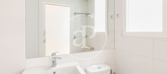Apartamento de 4 dormitorios en Madrid, Spain No. 152588 18