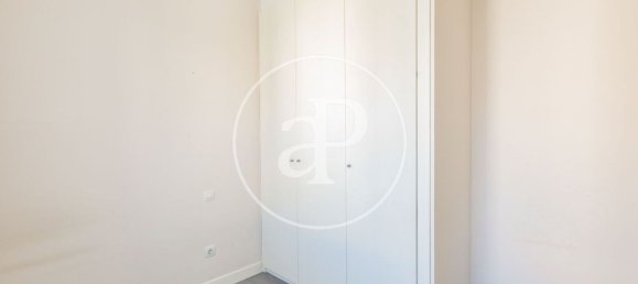 Apartamento de 4 dormitorios en Madrid, Spain No. 152588 20