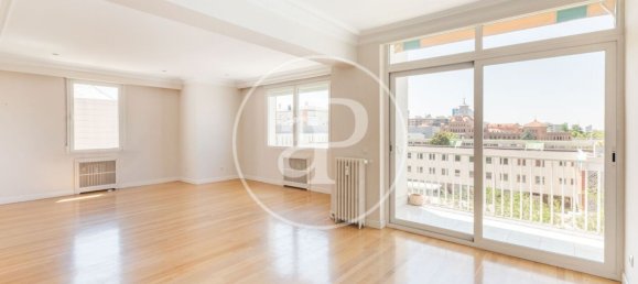 Apartamento de 4 dormitorios en Madrid, Spain No. 152588 36