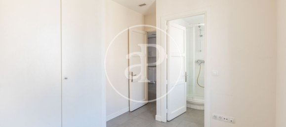 Apartamento de 4 dormitorios en Madrid, Spain No. 152588 25